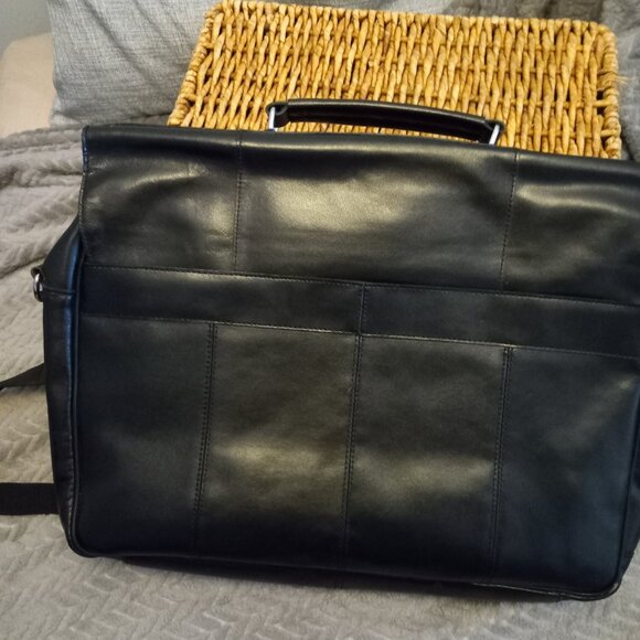 Wilson's Leather Black Leather shoulder strap Briefcase - Picture 2 of 5